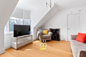 Living Room / Lounge