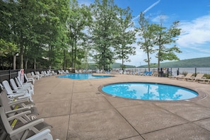 Heated pool and beach only 3 minute walk!