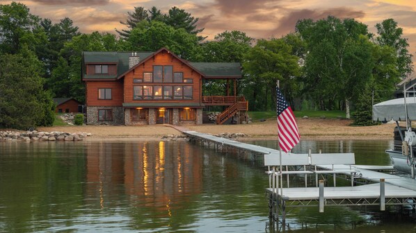 Welcome to Pelican Beach Lodge