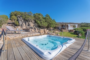 Bain à remous extérieur