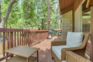 Deck w/ Seating | Gas Grill (Propane Provided)