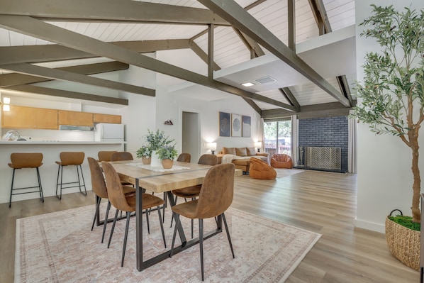 Twin Peaks Vacation Rental | 3BR | 2BA | 1,406 Sq Ft | 4 Steps to Enter