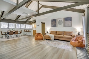 Living Room | Central Heating | Free WiFi | Smart TV