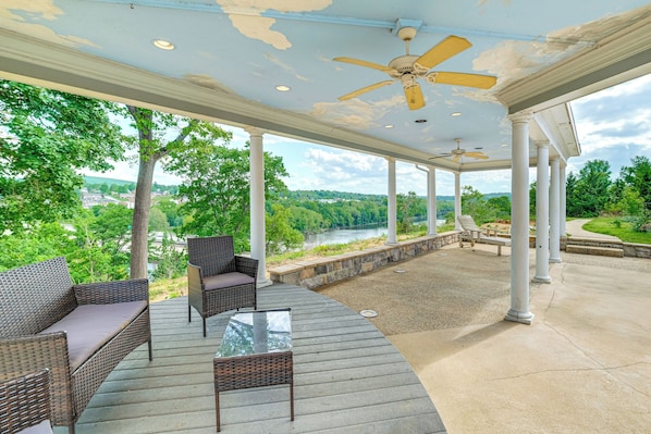 Fairlawn Vacation Rental | 5BR | 5.5BA | Steps Required | 3,490 Sq Ft