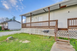 Unit Exterior | Charcoal Grill