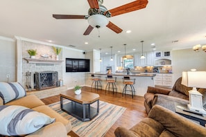 Living Room | Free WiFi | Smart TV | Single-Story Home