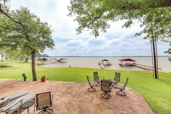 Kemp Vacation Rental | 3BR | 3BA | 2,100 Sq Ft | Step-Free Access
