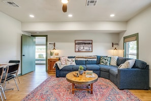 Living Room | Smart TV | Fireplace | Central Heating & A/C | Free WiFi