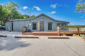 Exterior | Parking | Driveway (4 Vehicles)