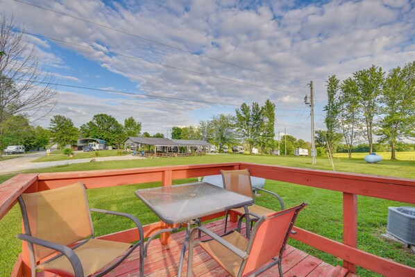 Stoutsville Vacation Rental | 2BR | 1BA | 500 Sq Ft | Stairs Required