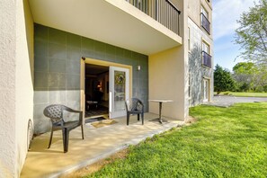 Private Patio | Single-Story Condo | Dining Area