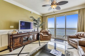 Living room area with Guif view Balcony