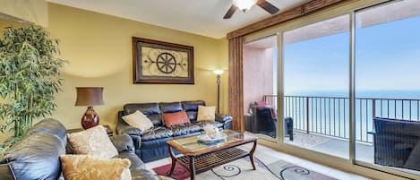 Living room, perfect seating to watch the sunset.