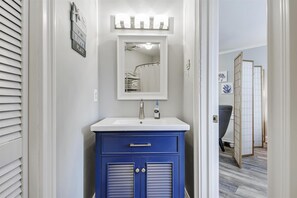 Bathroom vanity