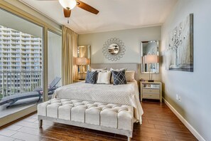 (King) Master bedroom with stunning view of the Gulf