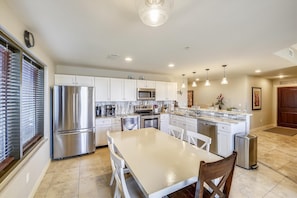 Dining room area, seats 6