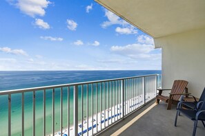 Balcony with seatin g