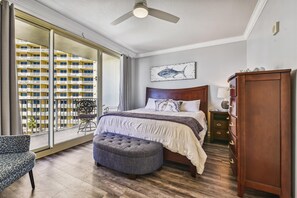 King Master bedroom with balcony and seating area