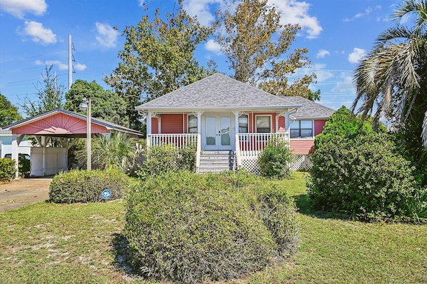 Welcome to Charming Grand Oaks!