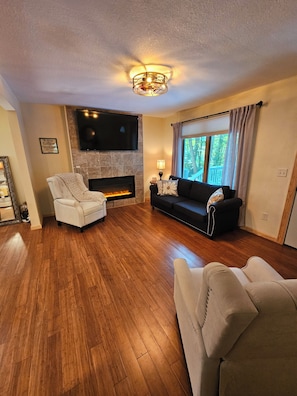 Smart TV & electric fireplace
