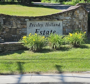 Entry to Holland Drive