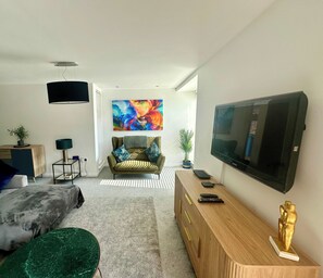 Front Room, smart tv