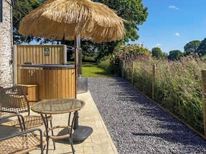 Hot tub | Cwtch Honey - Gaer Cottages, Cribyn, Lampeter