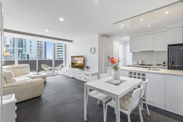 Living Area/Dining Area/Kitchen