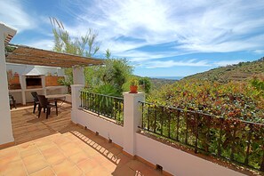 Cortijo A Navas%2C a traditional countryside charming house %2D sea views from the BBQ area