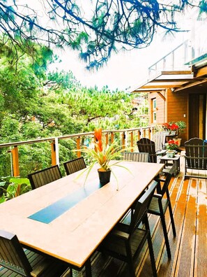 Outdoor dining