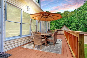 Step onto the deck and enjoy outdoor dining under the umbrella, surrounded by peaceful wooded views—perfect for morning coffee, evening grilling, or simply soaking in the fresh air.
