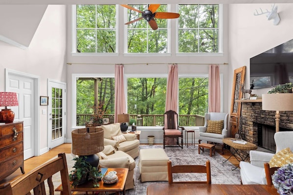 High Ceiling & Windows in Main Living Room