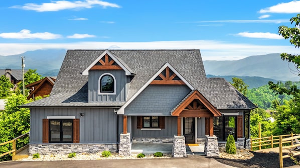 Custom built 4 bedroom with stunning mountain views and lots of amenities.