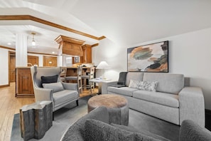 Extraordinary Fourth Floor Residence