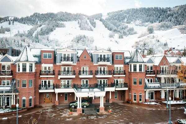 Aspen Mountain Residences Exterior - Ski Valet - Walk to Lift and Downtown