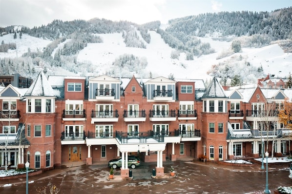 Aspen Mountain Residences Exterior - Ski Valet - Walk to Lift and Downtown