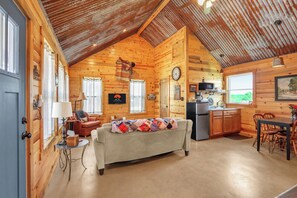Entry view to left when entering the cabin.  The cabin has 2 bedrooms, 1 bath, and a small kitchenette.