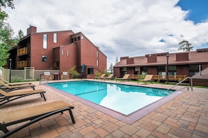 Enjoy the complex amenities 