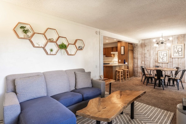 Welcome to Mammoth Ski & Rac 52!