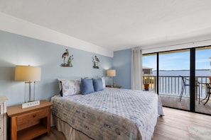 King bed with night stands and reading lights
