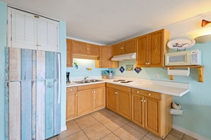 Full kitchen with stove top (no oven)