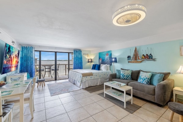 Studio condo with great views!
