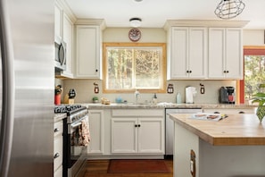 Step into the heart of your Big Bear retreat – our fully upgraded kitchen! The expansive center island, complete with comfortable barstools, invites gatherings and casual meals.