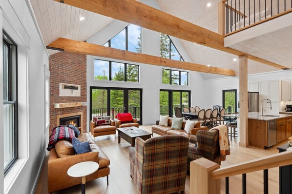 Plenty of Space for Entertaining your Family & Friends