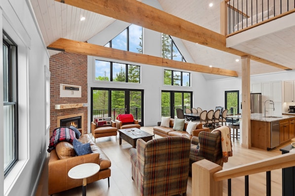 Plenty of Space for Entertaining your Family & Friends