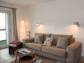 Meubles, Design Intérieur, Canapé, Sol, Mur, Sol, Pièce, Bois, Salon, Appartement
