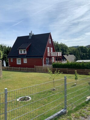 Das Haisel liegt ruhig mit Blick auf den Bocksberg in Hahnenklee
