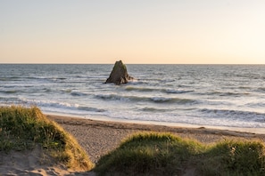 The Beacon, The Lookout, Widemouth Bay, Cornwall, self catering with Beach Retreats.