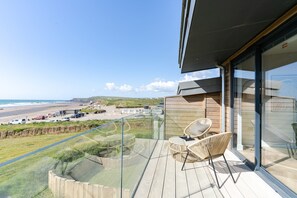 Balcony at The Beacon, The Lookout, Widemouth Bay, Cornwall, self catering with Beach Retreats.