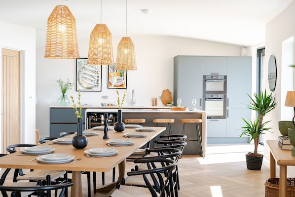 Dining space at The Beacon, The Lookout, Widemouth Bay, Cornwall, self catering with Beach Retreats.